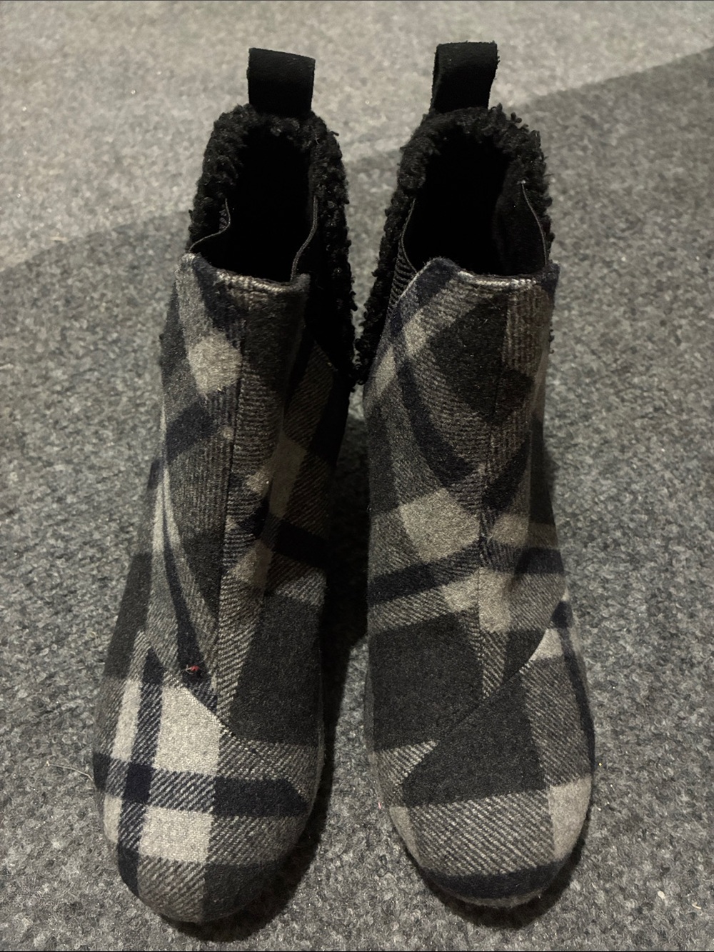 ⭐️ TOMS Women’s Black & Gray Plaid Ankle Boots - Cozy Slip-On Style